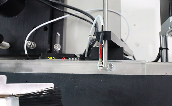 彩盒高速貼標(biāo)機,高速貼標(biāo)機,平面貼標(biāo)機