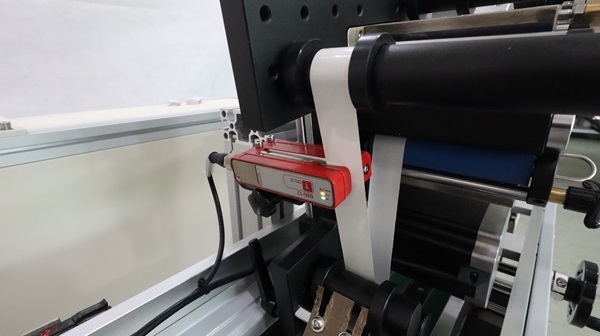 全自動雙側(cè)面貼標(biāo)機,貼標(biāo)機設(shè)備,全自動貼標(biāo)機