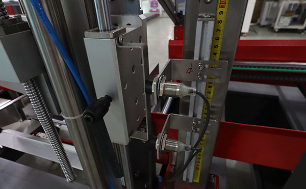 角邊全自動封箱機(jī),封箱機(jī)設(shè)備,封箱包裝機(jī)生產(chǎn)廠家